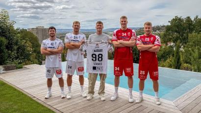 Bild: Markus Bauch/Julian Sommer/dpa
Ein Herz für Handballer: „Bierkönig“-Star Julian Sommer.
