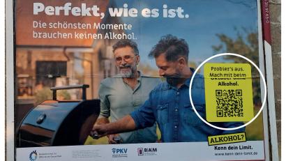 Bild: Wolfgang Wiesent
Ein kleiner Knick in einem Plakat in Eschenbach bringt einen Leser vom Neuen Tag zum Schmunzeln.