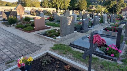 Bild: mfh
Die Gebühren für die beiden Friedhöfe Neukirchen und Holnstein wurden nun kostendeckend kalkuliert. Das Ergebnis ist eine Erhöhung der Gebühren.