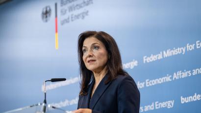 Bild: Fabian Sommer/dpa
Das von Katherina Reiche geleitete Bundesministerium für Wirtschaft und Energie kündigt weitere Mittel zur Reparatur ukrainischer Infrastruktur an. (Archivbild)
