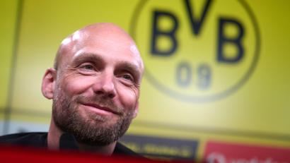 Bild: Bernd Thissen/dpa
Die Arbeit von Ole Book gefällt BVB-Coach Niko Kovac. (Archivbild)