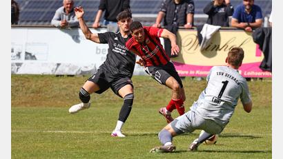 Bild: Dieter Jäschke
Spiele zwischen dem SC Luhe-Wildenau (in der Mitte Jamal Dubois) und dem TSV Seebach waren immer hart umkämpft.