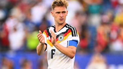 Bild: Tom Weller/dpa
Ein Adidas-Abschiedstrikot gibt es für die Nationalspieler um Joshua Kimmich. (Archivbild)