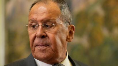 Bild: Alexander Zemlianichenko/Pool AP/AP/dpa
Der russische Außenminister Sergej Lawrow hat die Schließung des Goethe-Instituts in Moskau angekündigt. (Archivbild)