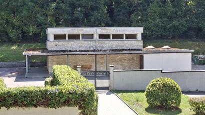 Bild: Lothar Trager
Das Dach des Leichenhauses im Friedhof Ensdorf ist undicht und wird nun saniert.