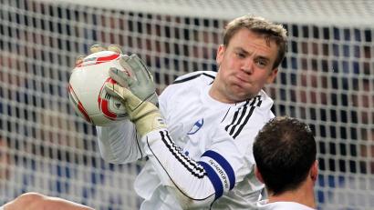 Bild: picture alliance / dpa
Der junge Manuel Neuer im Schalke-Trikot in Aktion. (Archivbild)