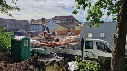 Bild: szl
Die alte Einfachturnhalle der Mittelschule wird derzeit abgerissen. Das Gebäude weicht einem Erweiterungsbau der Schule.