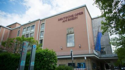 Bild: Maja Hitij/dpa
Das in die Jahre gekommene Opernhaus in Düsseldorf kämpft mit technischen Problemen. (Archivbild)