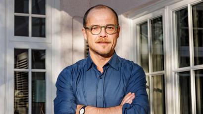 Bild: Axel Heimken/dpa
Schauspieler Matthias Koeberlin ist offen für Selfie-Anfragen. (Archivbild)