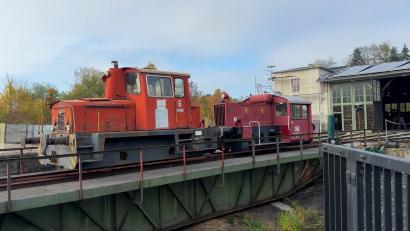 Archivbild: Heike Unger
Die große Drehscheibe auf dem Vereinsgelände der Amberger Kaolinbahn, dahinter der Lokschuppen: Die Anlage kann diesmal beim Tag des offenen Denkmals in Amberg besichtigt werden.