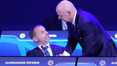 Bild: Fernando Calistro/AP/dpa
UEFA-Boss Aleksander Ceferin (l) und FIFA-Boss Gianni Infantino sind die Rivalen im Machtkampf der Fußball-Funktionäre. (Archivbild)