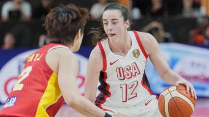 Bild: Ebrahim Noroozi/AP/dpa
US-Superstar Caitlin Clark war beim Sieg der USA mit 14 Punkte beste Werferin.