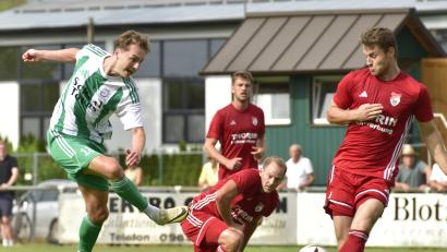 Archivbild: Hans Mark
Der FC Wernberg (grün) muss am Samstag beim SV Raigering ran. Favoriten gibt's in der Bezirksliga aktuell allerdings keine.