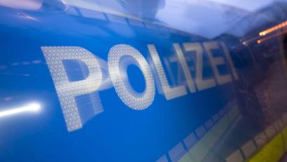 Symbolbild: Marijan Murat/dpa
Am Irlsee in Steinberg am See war ein Exhibitionist unterwegs: Die Polizei sucht Zeugen.