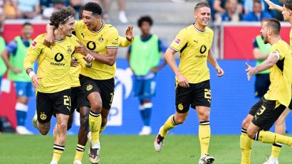 Bild: Uwe Anspach/dpa
Dortmund bejubelt den 2:2-Ausgleich.