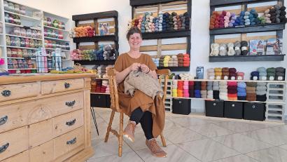 Bild: Jessica Fechner
Sarah März hat in der Fleischgasse in Weiden das Wollgeschäft "Glücksliesel" eröffnet.