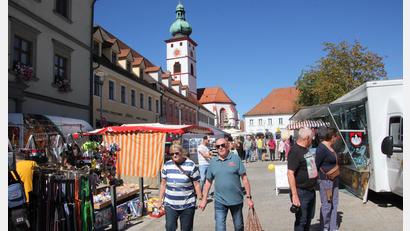 Bild: Konrad Rosner
Schlendern durch den Tirschenreuther Herbstmarkt war am Sonntag angesagt.