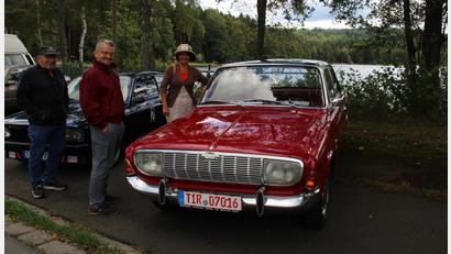 Bild: Hans Prem
Nicht nur der aufpolierte Ford Taunus war beim ersten Oldtimertreffen am Großen Weiher in Plößberg ein Blickfang. Viele Fahrzeughalter legten auch Wert auf Ausstattungsdetails oder Kleidung.