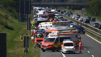 Bild: Markus Zechbauer/zema-medien.de/dpa
20 Menschen wurden nach Polizeiangaben verletzt.
