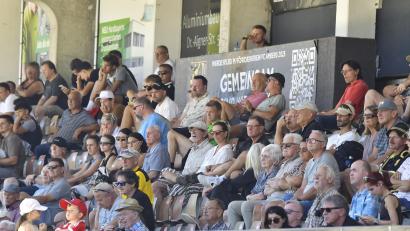 Archivbild: Hubert Ziegler
Die Fans des FC Amberg müssen sich noch länger gedulden, ehe das Heimspiel gegen den FC Dingolfing ausgetragen werden kann.
