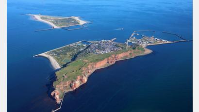 Bild: Stefan Rampfel/dpa
Rund um Helgoland war die Nordsee in diesem Sommer besonders warm, haben Messungen von Experten ergeben. (Archivbild)
