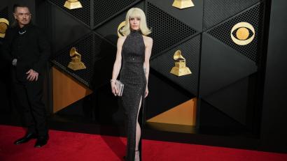 Bild: Jordan Strauss/Invision/AP/dpa
Mit einer Perücke versuchte Kelly Osbourne, ihre hervorstehenden Wangenknochen zu verbergen. (Archivbild)