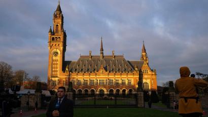 Bild: Peter Dejong/AP/dpa
Deutsche Rüstungsexporte an Israel stehen beim Internationalen Gerichtshof in Den Haag auf dem Prüfstand. (Archivbild)