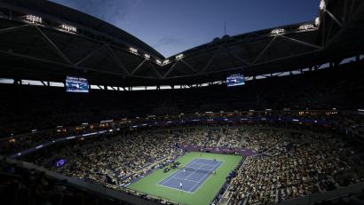 Bild: Adam Hunger/AP/dpa
Ganz besondere Atmosphäre im Arthur Ashe Stadium.