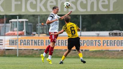 Archivbild: Hannah Dirscherl
Defensiv stabil, vorne gefährlich: Der SC Luhe Wildenau (weiß) peilt gegen den 1. FC Bad Kötzting den nächsten Heimsieg an.