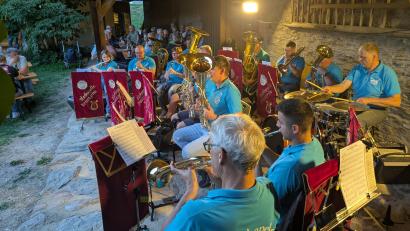 Bild: Paul Zrenner
Mit einer öffentlichen Musikprobe im Sengerhof Bad Neualbenreuth hat die Blaskapelle Ernestgrün die Saison beendet.