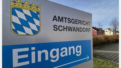 Symbolbild: Hösamer
Vor dem Schwandorfer Amtsgericht musste sich eine 30-jährige Mutter unter anderem wegen Geldwäsche verantworten. Sie bekam eine Bewährungsstrafe und muss nun eine äußerst schmerzliche Geldsumme bezahlen.