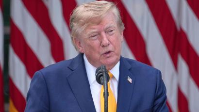 Bild: Alex Brandon/AP/dpa
Trump hat eine neue Idee für eine Umbenennung (Archivbild).