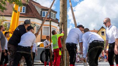 Bild: Philipp Bublitz
Mit dem Baumaufstellen startet auch offiziell der Festbetrieb.