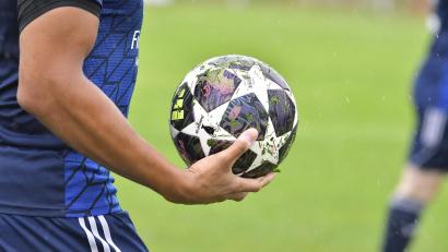 Symbolbild: Hubert Ziegler
Ein Fußballspiel in Maxhütte-Haidhof endet in einer Auseinandersetzung. Ein Zuschauer greift einen Spieler an.