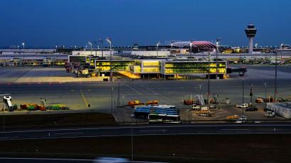 Bild: Malin Wunderlich/dpa
Zeitweise durfte am Sonntag kein Flugzeug am Münchner Flughafen abheben. (Archivbild)