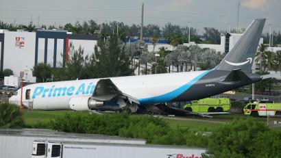 Bild: Lynne Sladky/AP/dpa
Unfall am Flughafen Miami.