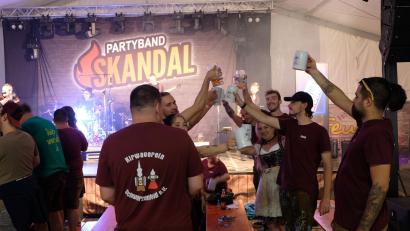 Bild: mab
Der Kirwaausklang mit der Partyband "Skandal" ließ noch einmal die Stimmung hochkochen.