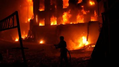 Bild: Alex Babenko/AP/dpa
Wie so oft wurde Kiew auch diesmal wieder in der Nacht attackiert.