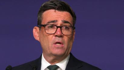Bild: Carl Court/Getty Images Pool/AP/dpa
Der neue britische Premier Andy Burnham will Berichten zufolge einen härten Kurs im Umgang mit Israels Siedlungspolitik einschlagen. (Archivfoto)