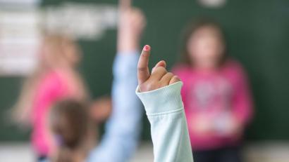 Symbolbild: Marijan Murat/dpa/Symbolbild
An der Grundschule Parkstein geht der Unterricht wieder los.