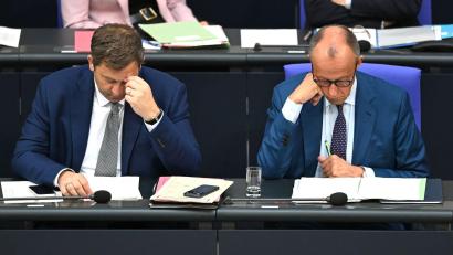 Bild: Elisa Schu/dpa
Kanzler und Vizekanzler stehen unter Druck.