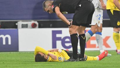 Bild: Bernd Thissen/dpa
Konstantinos Karetsas musste beim Champions-League-Auftakt verletzt ausgewechselt werden.