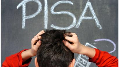 Bild: picture alliance / Jens Büttner/dpa
Einem Viertel der 15-Jährigen fehlen laut Pisa-Studie Basiskompetenzen in Naturwissenschaften, im Lesen und Mathematik ist es gar ein Drittel. (Symbolbild)