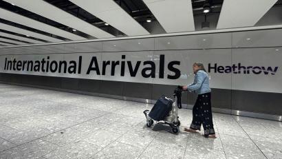 Bild: Kirsty Wigglesworth/AP/dpa
Unter anderem der Londoner Flughafen Heathrow war von einer Störung bei der Flugsicherung betroffen. (Archiv)