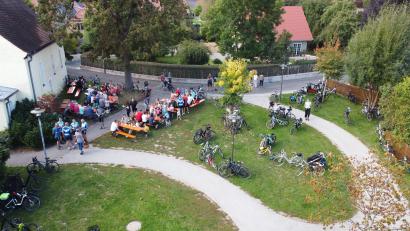 Archivbild: kaz
Nach den Radltouren trafen sich die Teilnehmer des Radlsonntags vergangenes Jahr zu einem gemütlichen Beisammensein beim Gesellenhaus.