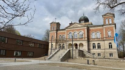 Archivbild: Gabi Schönberger
Die Stützelvilla ist ein kubusartiger, zweigeschossiger Baukörper mit vier Ecktürmen und zentraler Kuppel, erbaut in der Neurenaissance um 1887. Auch die Villa hat am Tag des offenen Denkmals geöffnet.