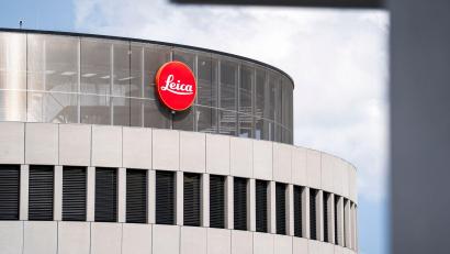 Bild: Andreas Arnold/dpa
Neben der schwierigen weltwirtschaftlichen Entwicklung haben auch verschärfte Zollregelungen Leica im vergangenen Geschäftsjahr zu schaffen gemacht. (Archivbild)