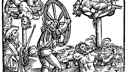 Bild: Wolfgang Schild/https://commons.wikimedia.org/wiki/File:Klassisches_Radern.png
Dieser Holzschnitt aus dem Jahr 1586 zeigt die grausame Folter mittels Rädern. Auch der legendäre Serienmörder Peter Nirsch soll bei seiner Hinrichtung 1581 mit dem Rad 42 Stöße erhalten haben.
