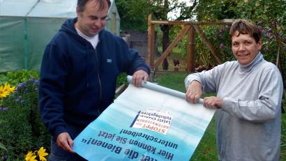 Bild: jml
OWV-Vorsitzender Markus Müller und Karin Zielbauer, seine Stellvertreterin, können bald die Plakate für das Volksbegehren "Artenvielfalt" wieder ausrollen. Am 31. Januar beginnt in den Rathäusern die Eintragungsfrist.
