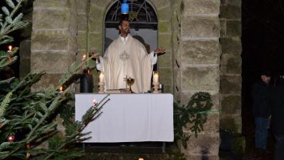 Bild: hcz
Pater Mejo Jose an der Kapelle an der "Heiligen Staude".